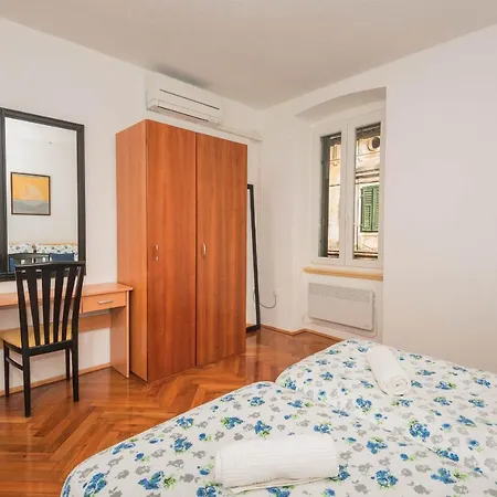 Apartment Klementina *